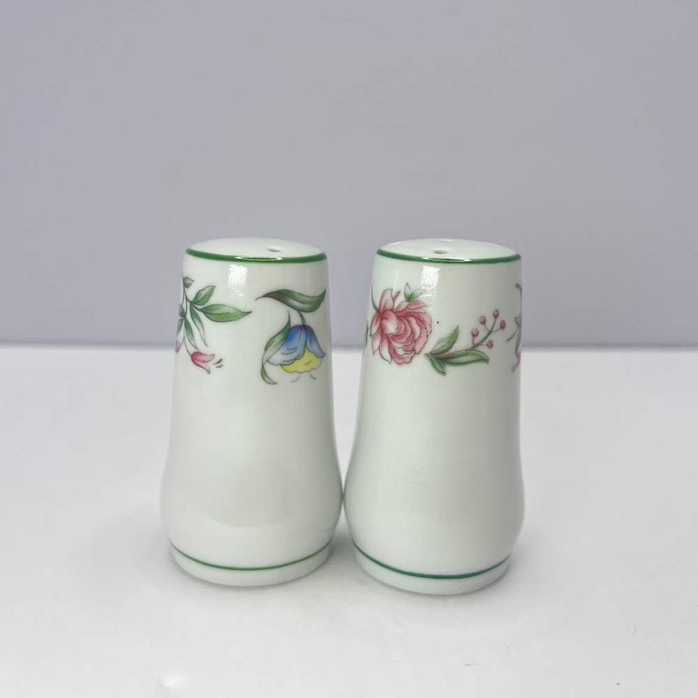Graf von Henneberg Salt & Pepper Shakers HEP75 Jlmenau  Floral Vintage Germany
